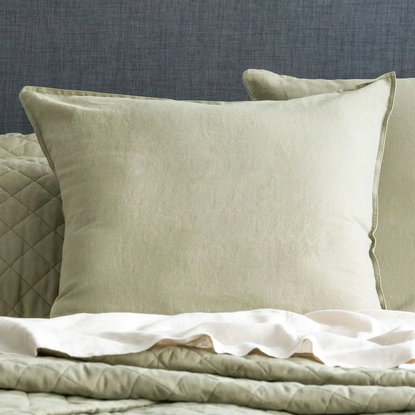 Linen Stonewashed Coverlet Cavallo Jade