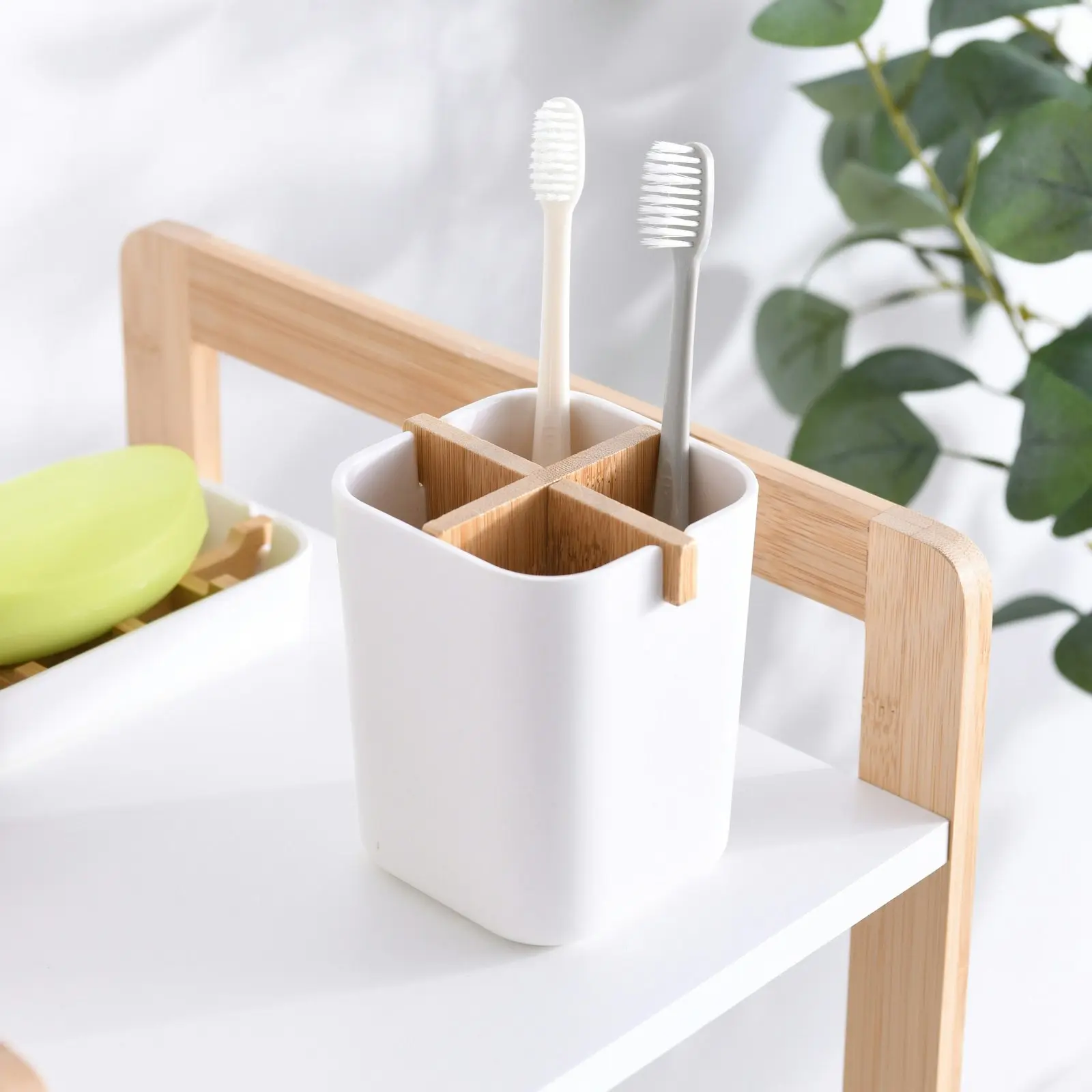 Takara Takae – Bamboo Toothbrush Holder White