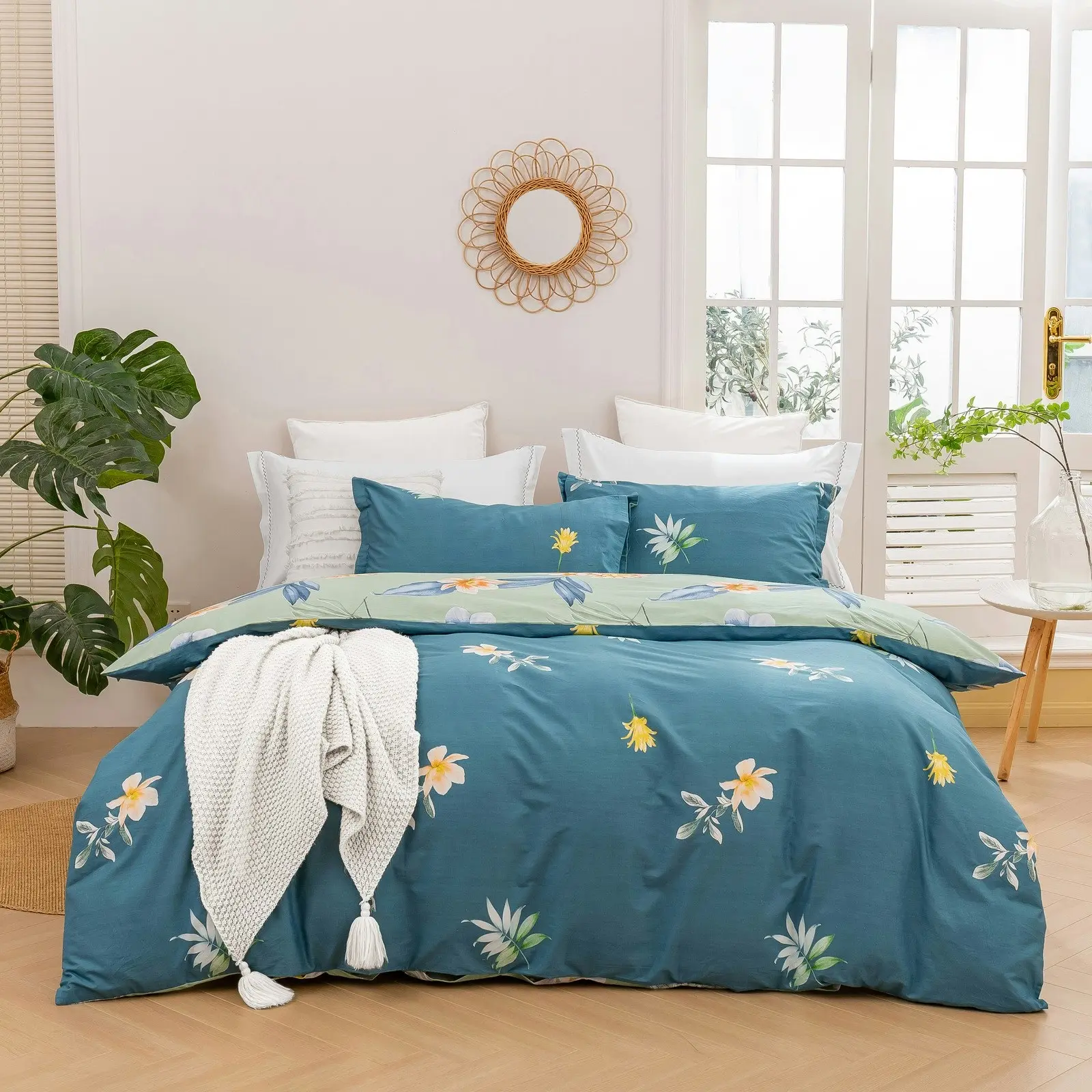 Dreamaker Paradise Floral 100% Cotton Reversible Quilt Cover Set Mint Queen Bed