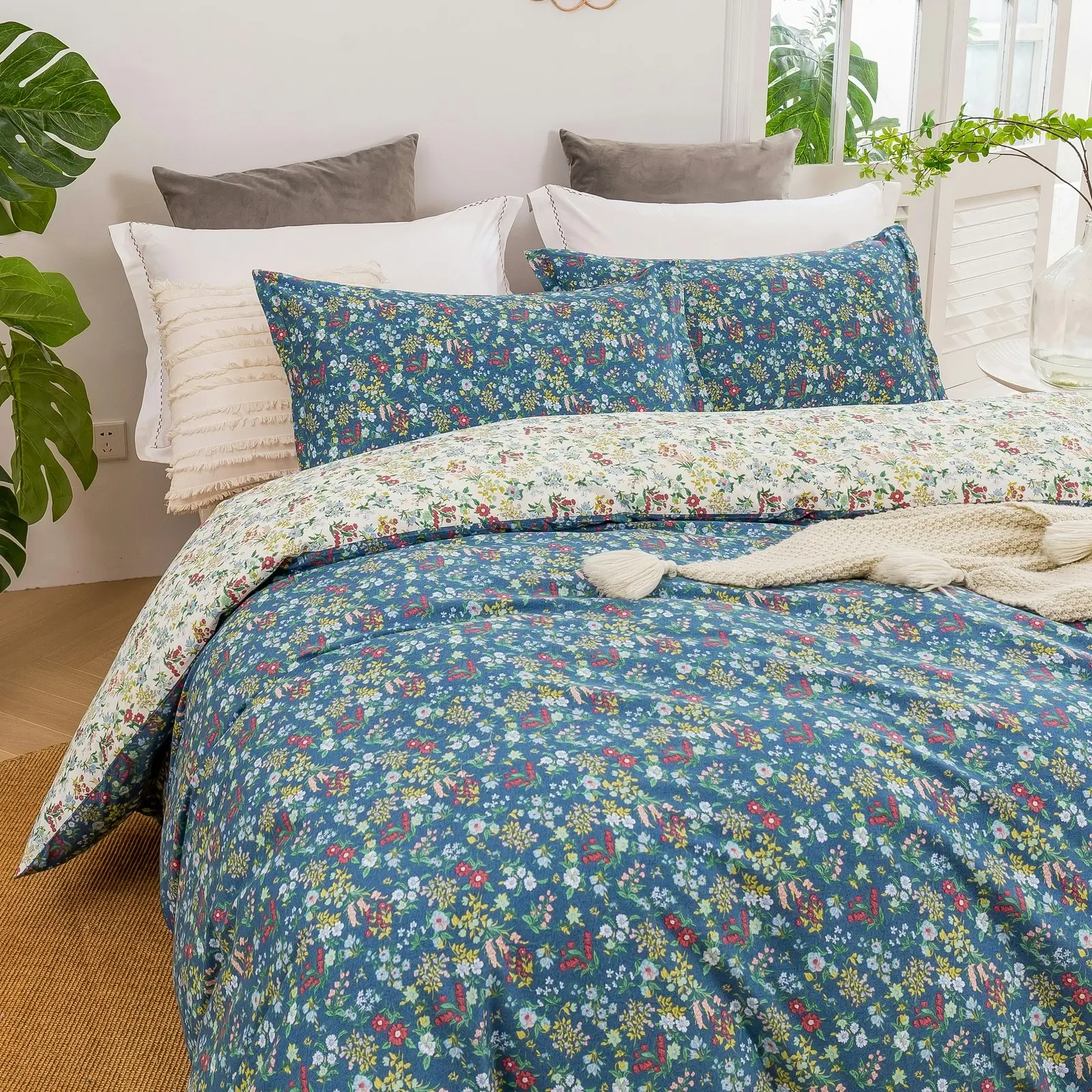 Dreamaker Olivia Floral 100% Cotton Reversible Quilt Cover Set Blue Single Bed