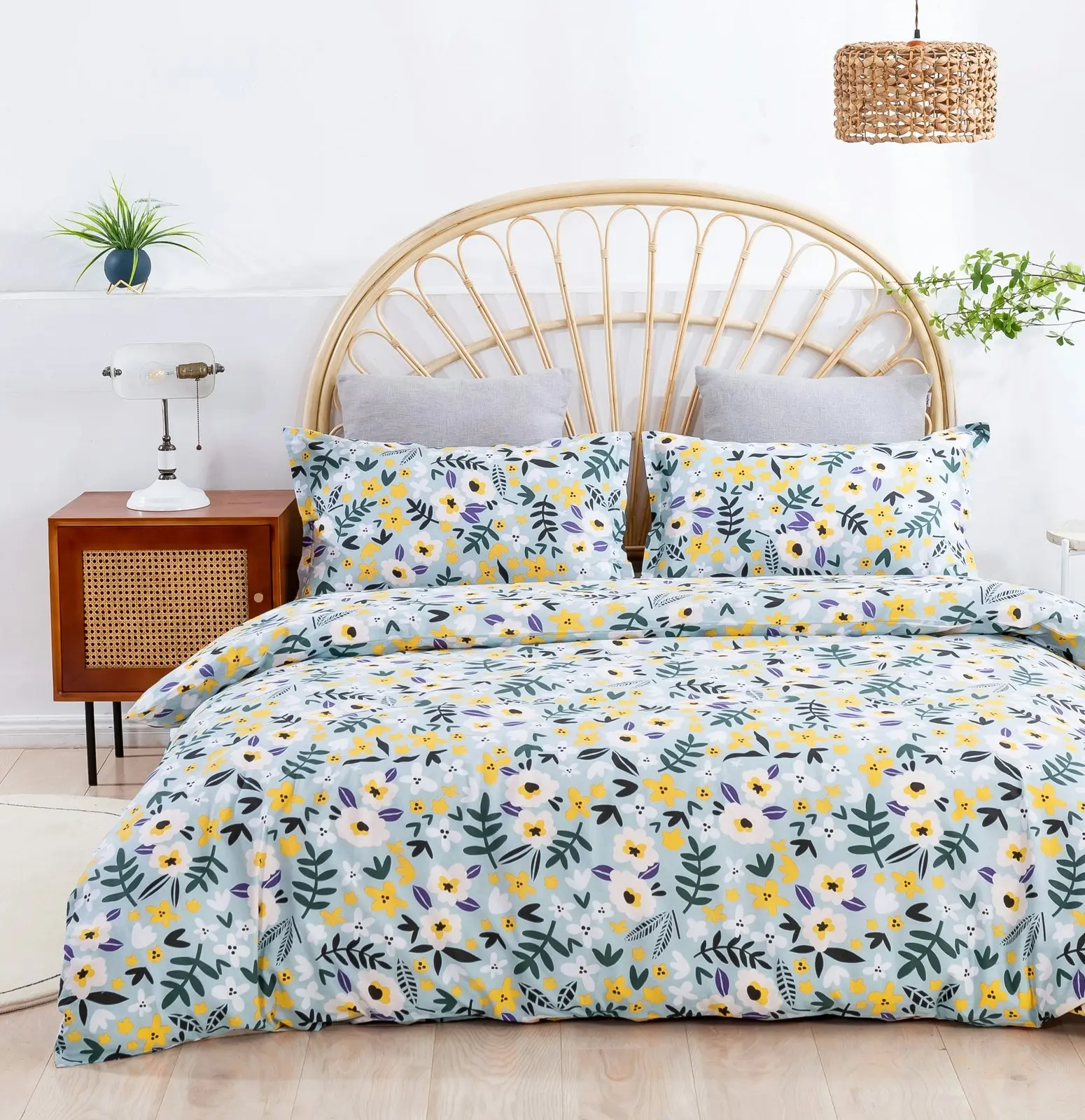 Dreamaker Printed Quilt Cover Set Green to Alice King Bed