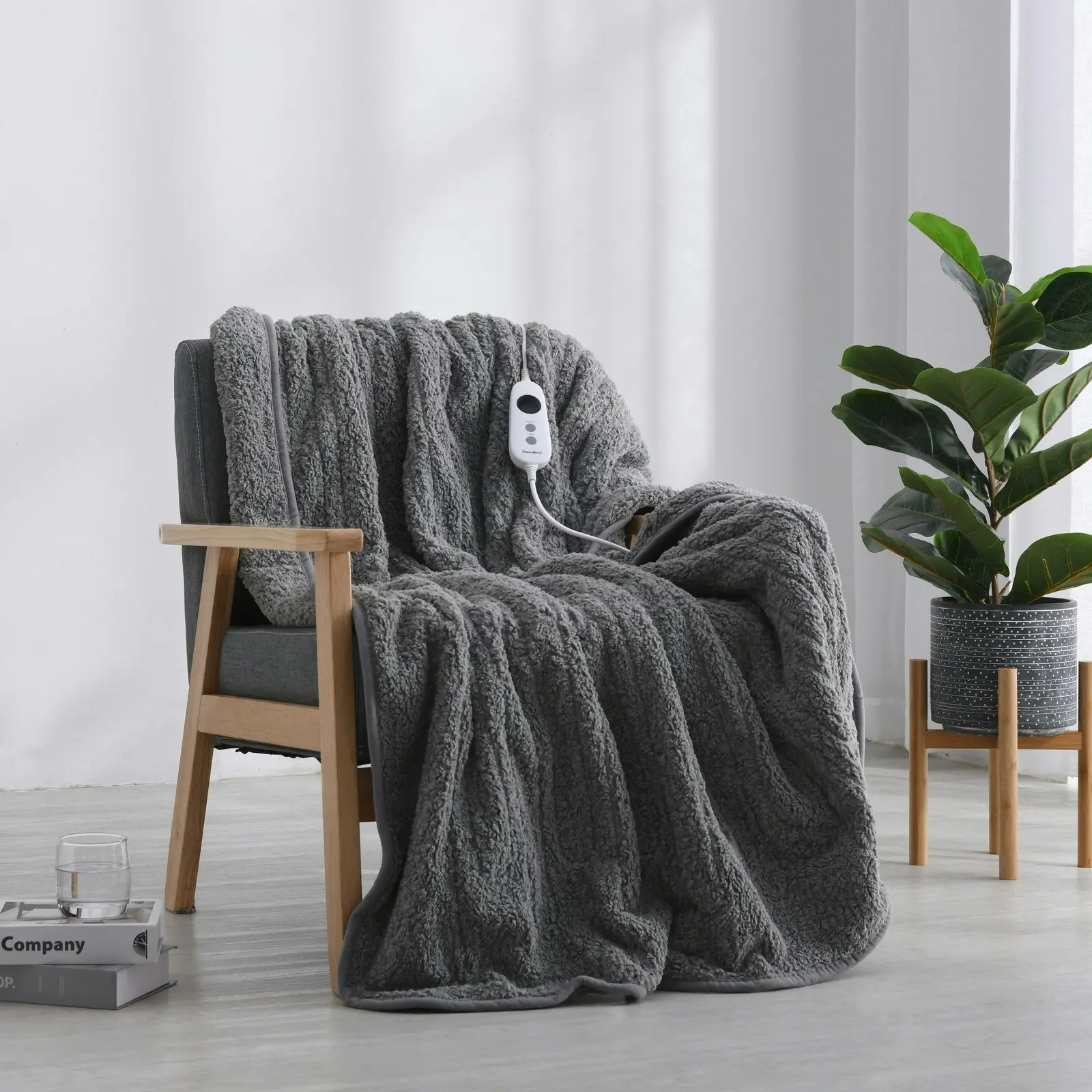 Dreamaker Teddy Fleece Heated Throw light Grey 160x130cm