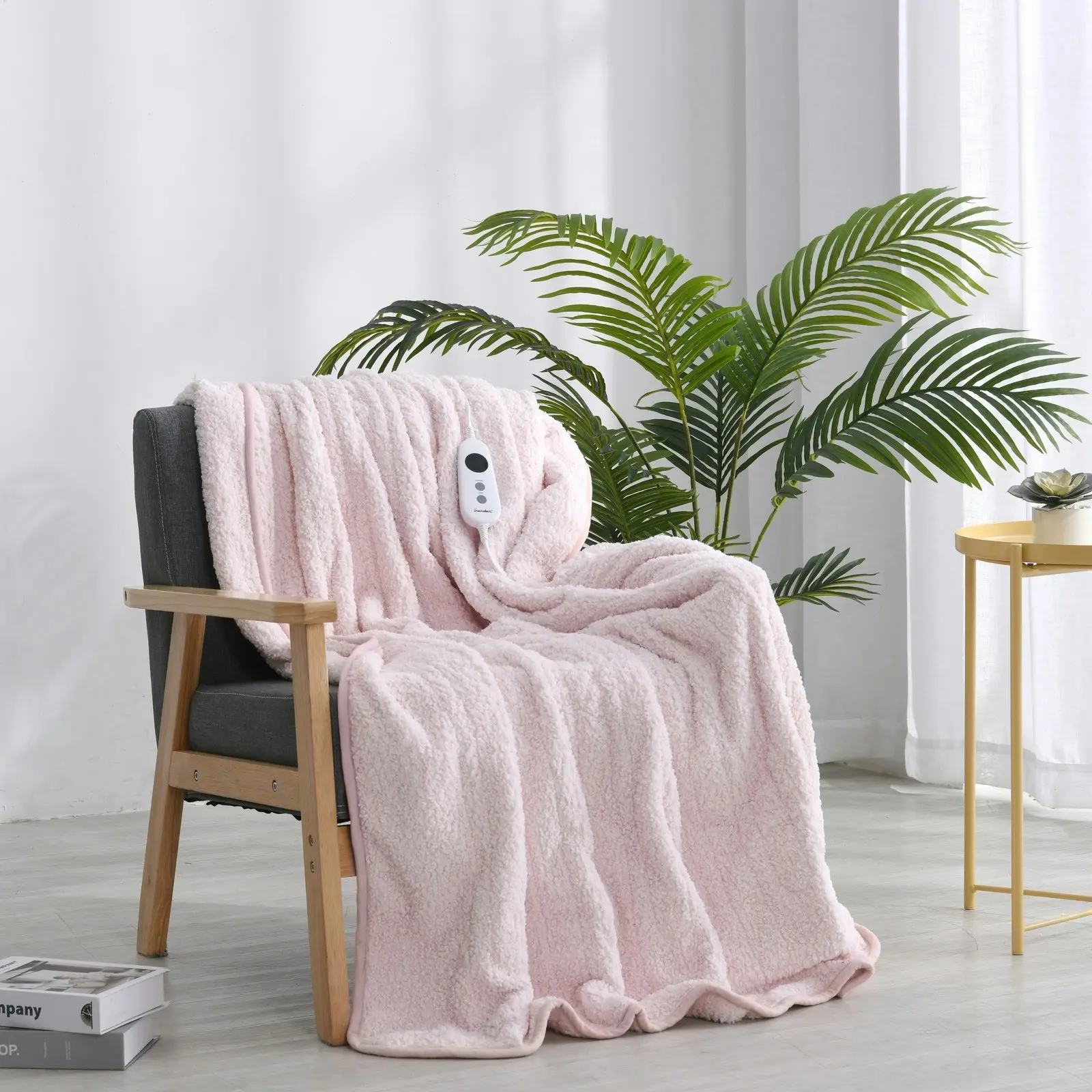 Dreamaker Teddy Fleece Heated Throw Blush Pink 160x130cm