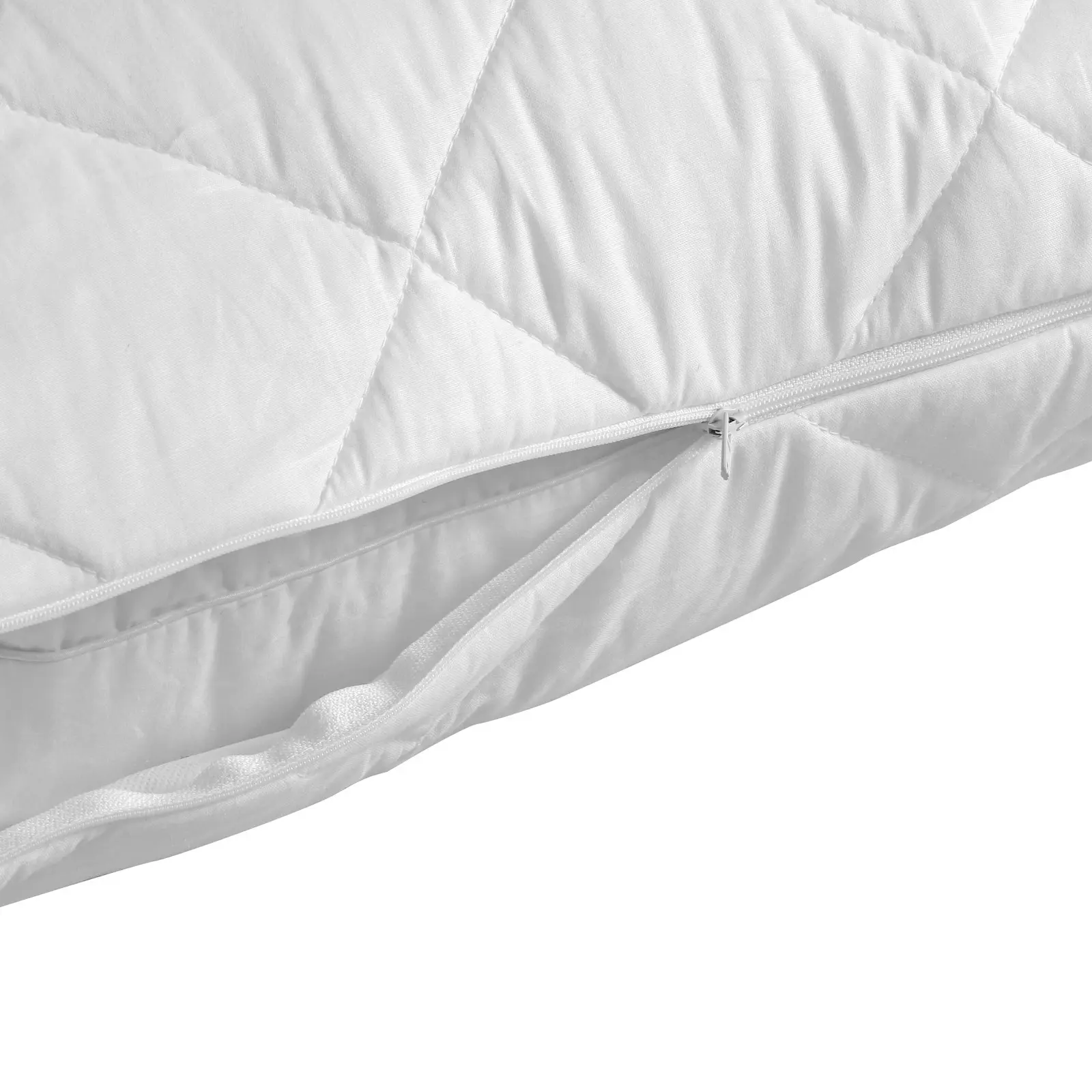 9009517 Dreamaker V shape quilted pillow protector