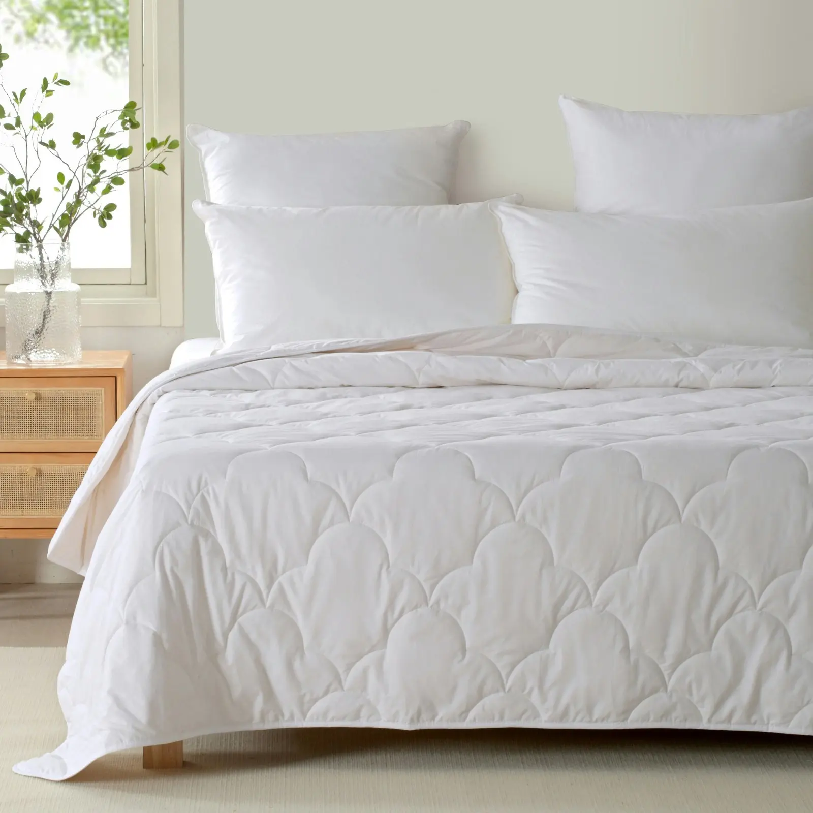 Dreamaker All Season 100% Cotton Quilt Queen Bed