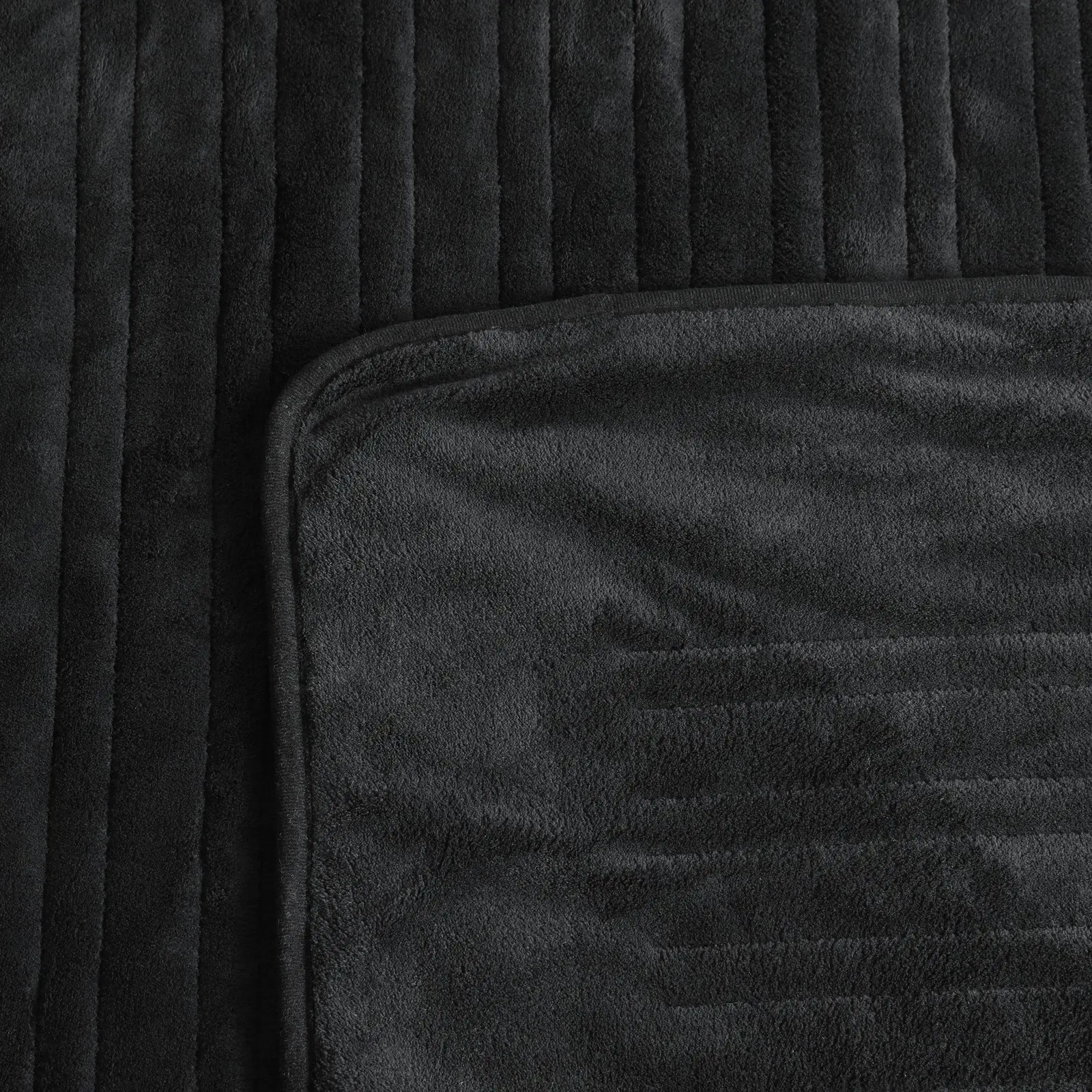 Dreamaker Coral Fleece Heated Throw Black 160 x 120cm