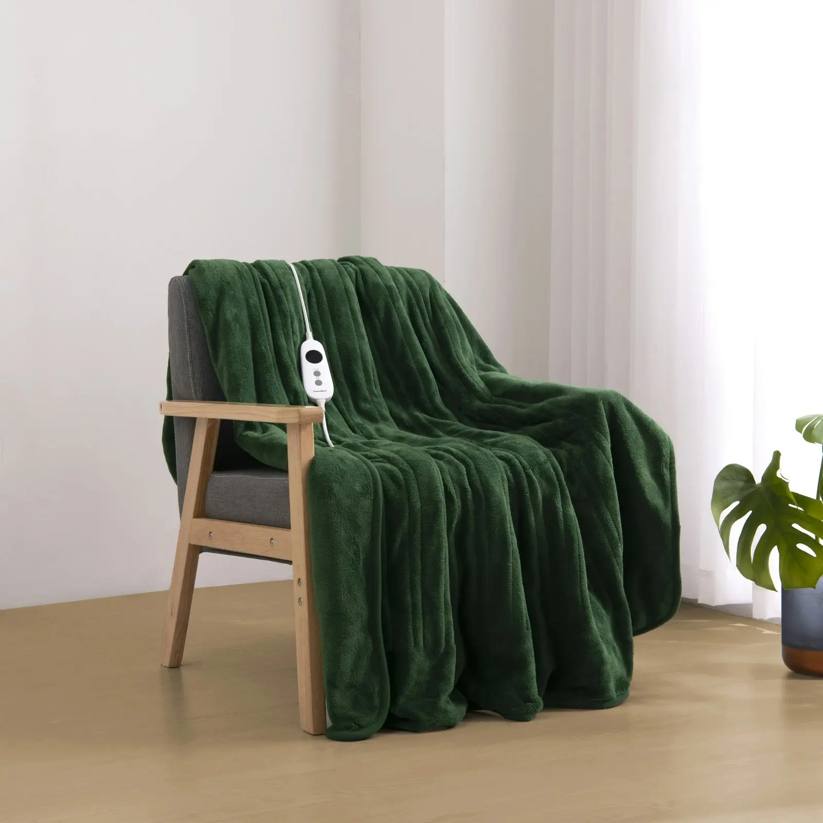 Dreamaker Coral Fleece Heated Throw Eden Green 160 x 120cm