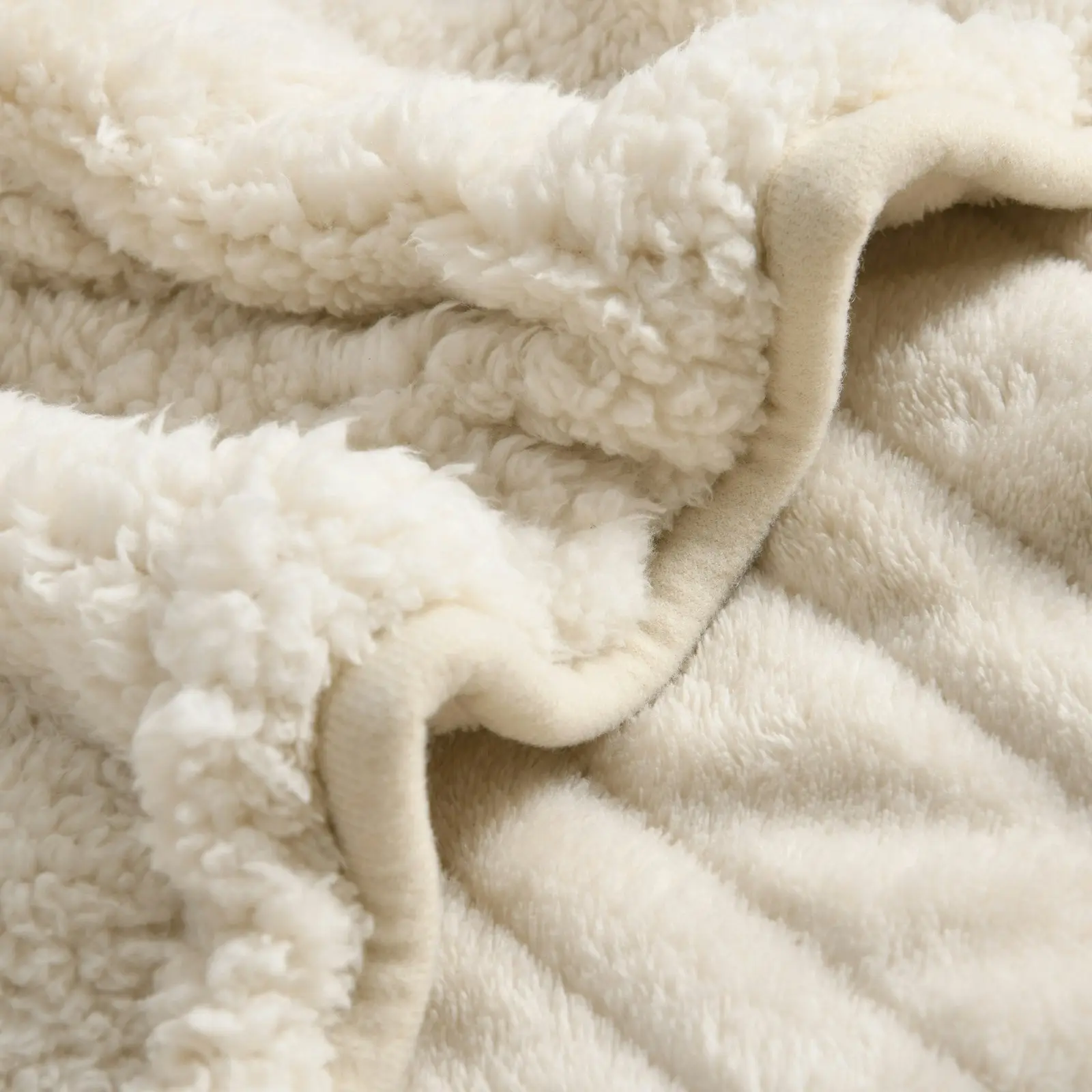 Dreamaker Reversible Sherpa & Coral Fleece Heated Throw Cream 160 x 120cm