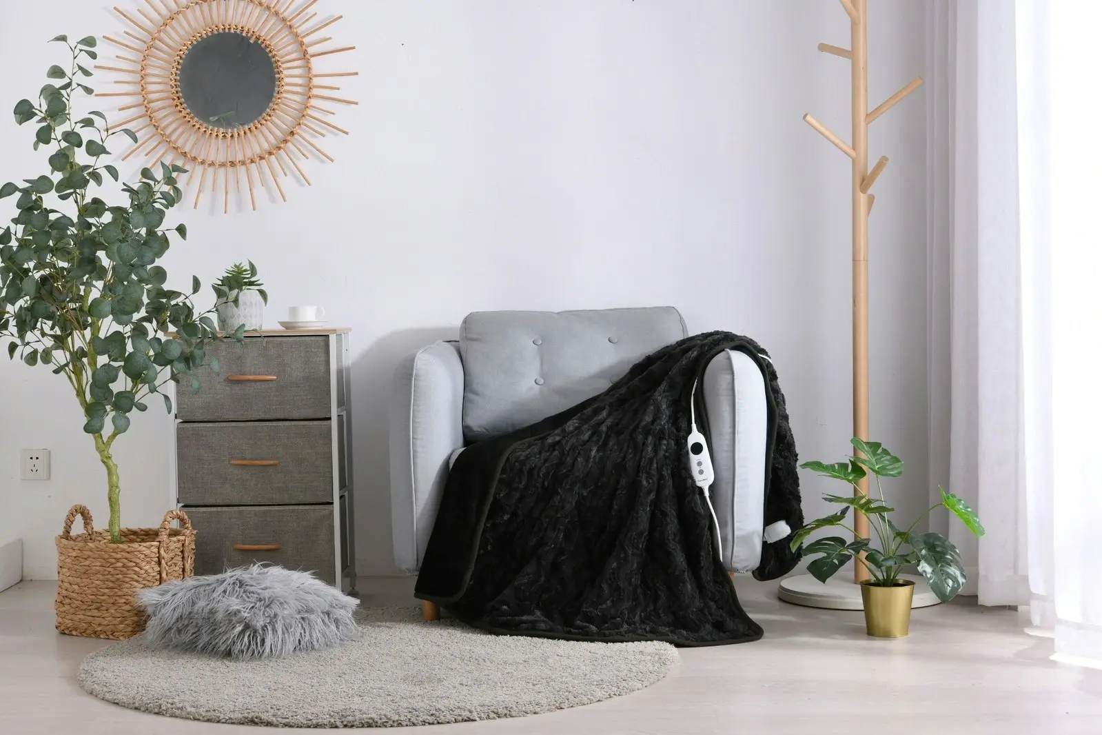 Dreamaker 500Gsm Faux Fur Heated Throw Charcoal 160x120cm