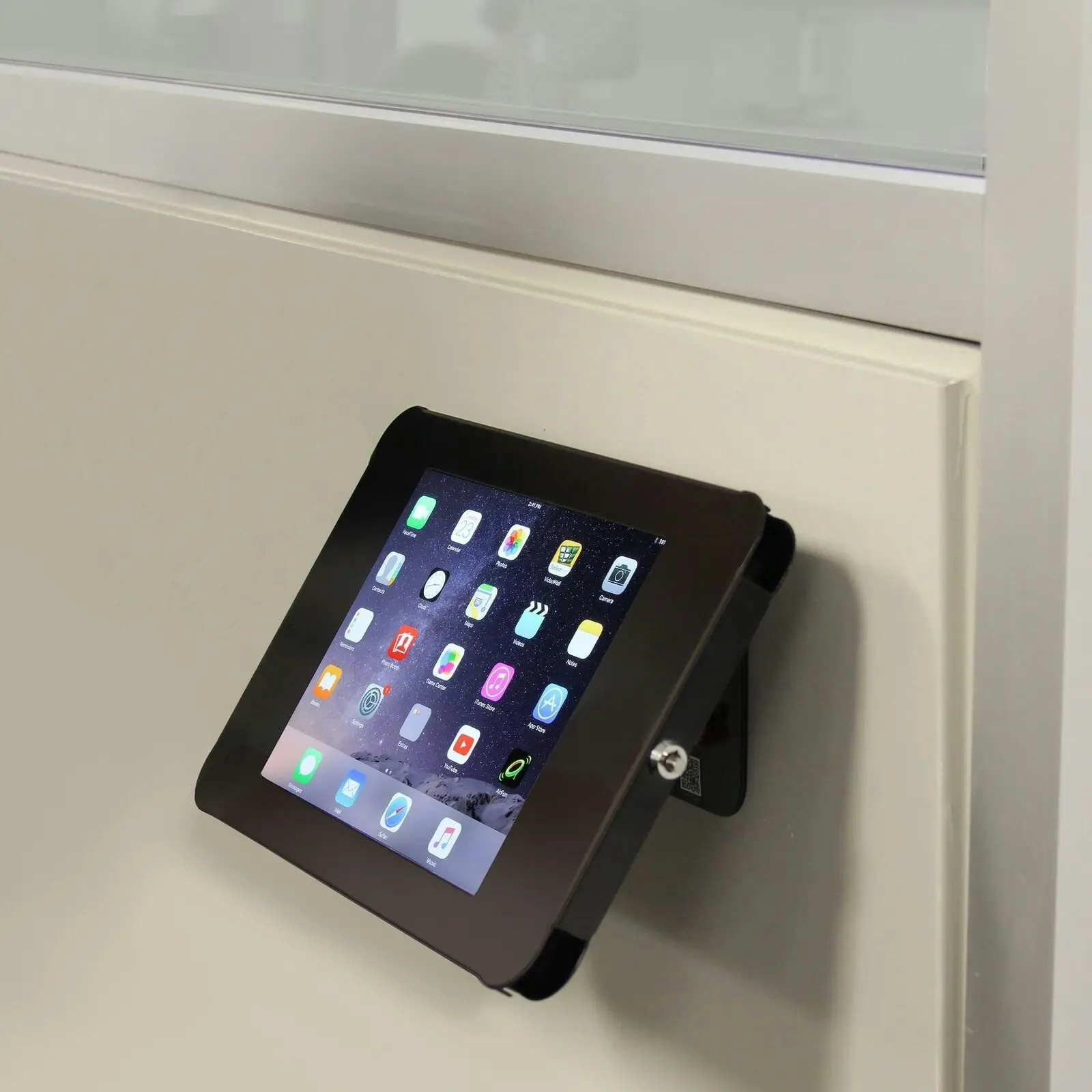 Star Tech Lockable Tablet Desk/Table/Wall Steel Mount TAA for iPad/9.7in Display