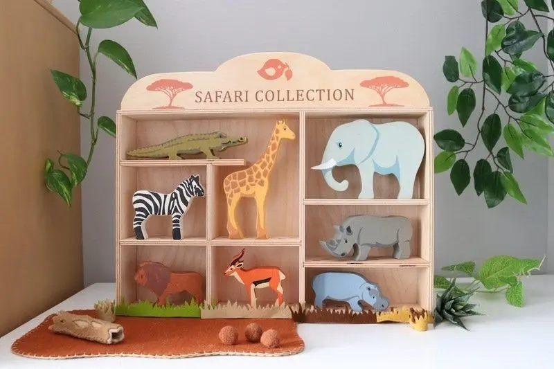 Tender Leaf Toys 1 Piece Safari Animal Display Shelf Set