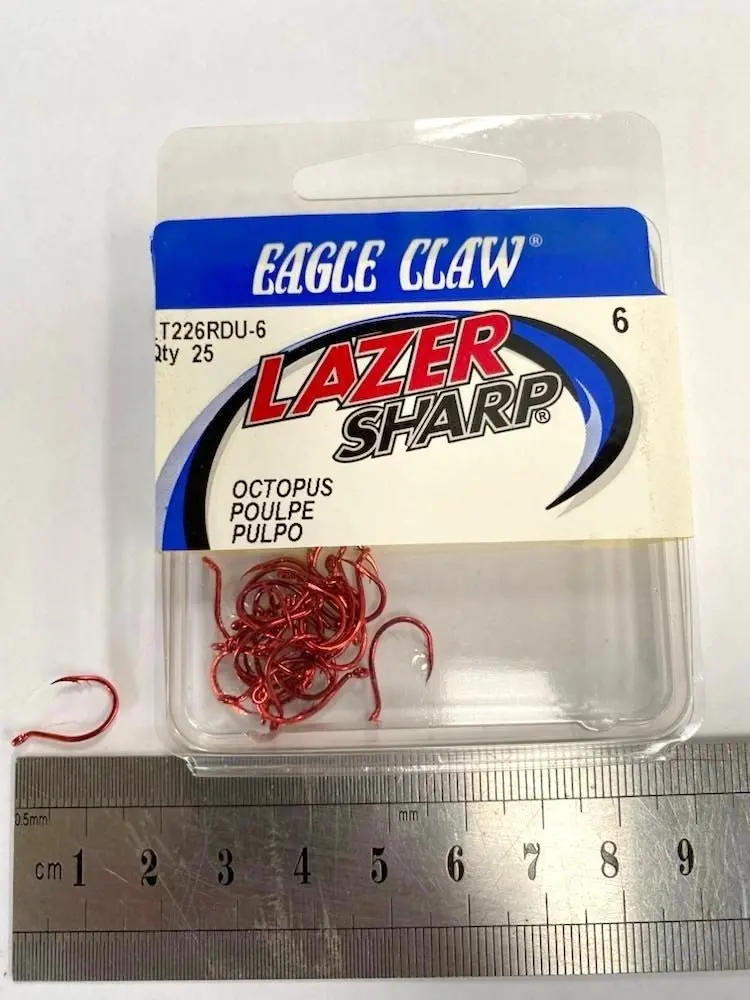 25 Pack of Size 6 Eagle Claw LT226RDU Red Octopus Hooks - Double Barbed Suicide