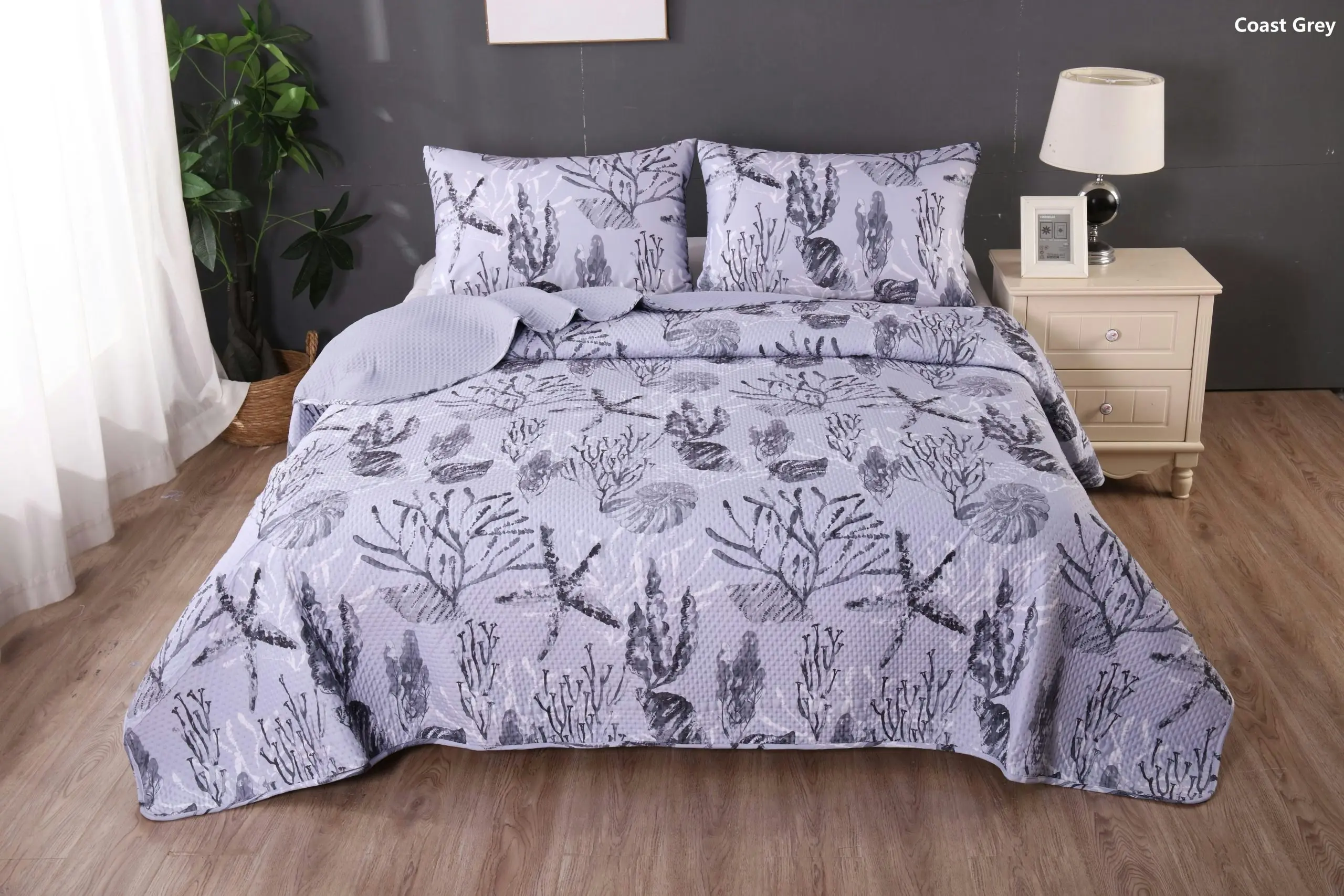 Ramesses Printed Reversible Ultrasonic Bamboo Blend Comforter Set