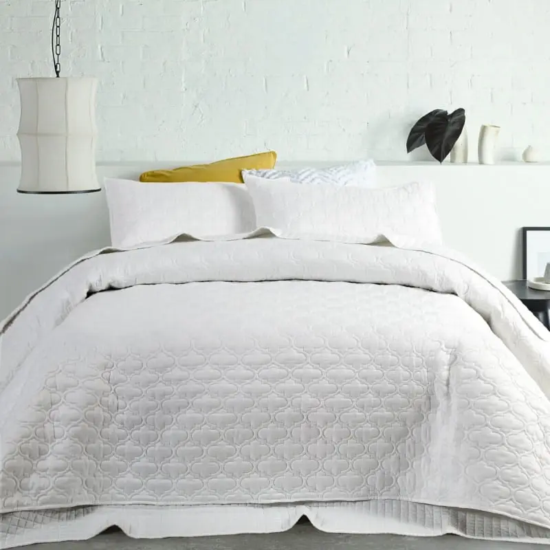 Accessorize Opaco White Coverlet Set