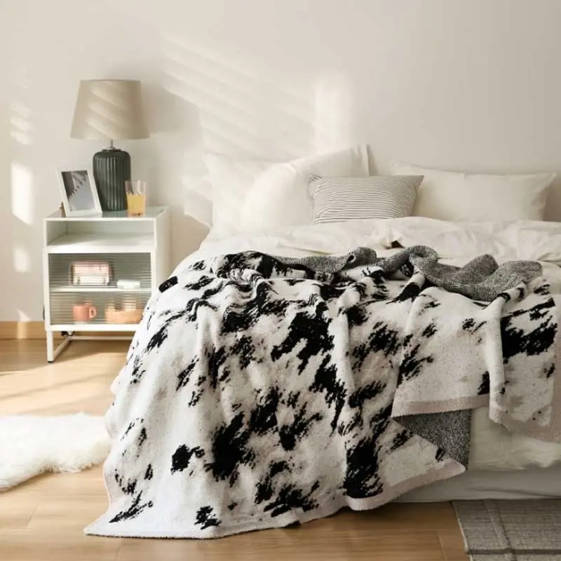 Super Soft Microfibre Winter White Blanket 130x160cm Cow Pattern Throw Rug