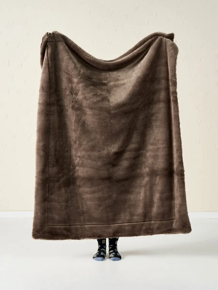 Linen House SELMA THROW - CLOVE