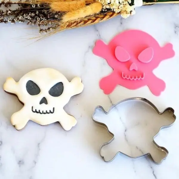 Skull Emboss 3D Printed Cookie Stamp & Stainless Steel Cookie Cutter Set