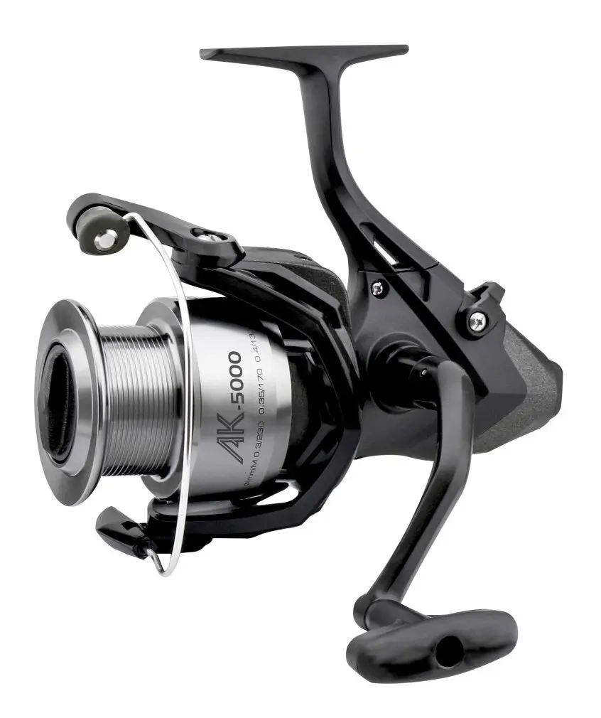 Okuma AK 5000 Baitfeeder Spinning Fishing Reel with Spare Graphite Spool